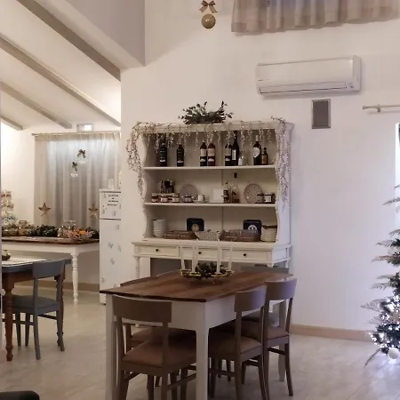 Bed & Breakfast Villaggio Cristina 4*