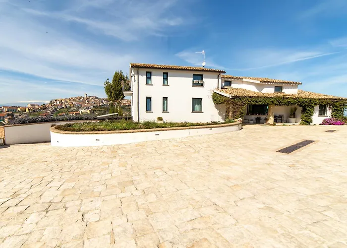 לינה וארוחת בוקר Villaggio Cristina 4*